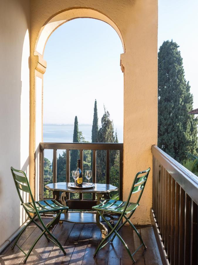 Villa Glicine Gardone Riviera Bagian luar foto